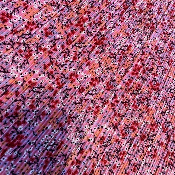 Asos design Monki plisse smock dress in pink ditsy floral - Picture 10 of 12